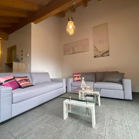 Charming Penthouse Appartement Lauterbrunnen Buitenkant foto