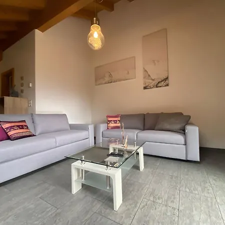 Charming Penthouse Appartement Lauterbrunnen Buitenkant foto