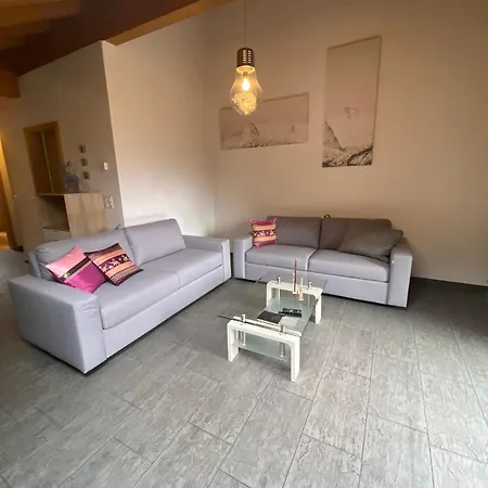 Charming Penthouse Appartement Lauterbrunnen Buitenkant foto
