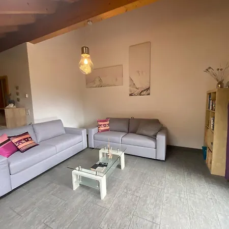 Charming Penthouse Appartement Lauterbrunnen Buitenkant foto
